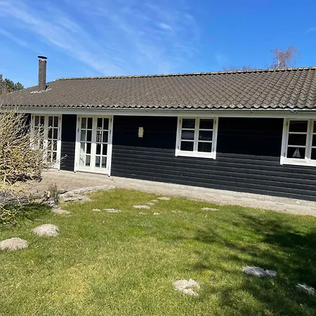 Lovely With Secluded Garden Semesterbostad *