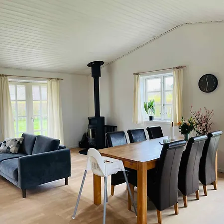 Semesterbostad Lovely With Secluded Garden Rødby