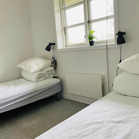 Semesterbostad Lovely With Secluded Garden Rødby