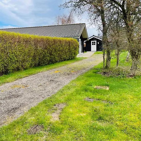Lovely With Secluded Garden * Rødby
