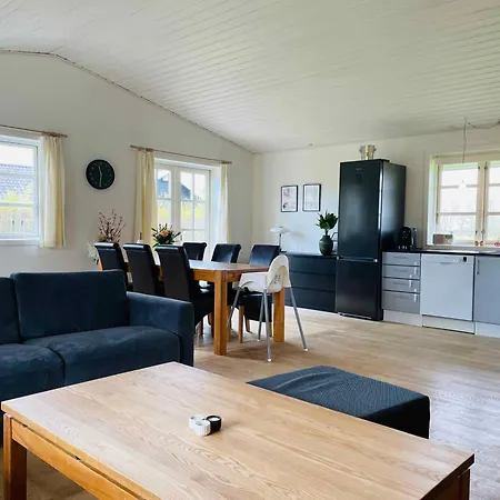 Lovely With Secluded Garden Semesterbostad Rødby