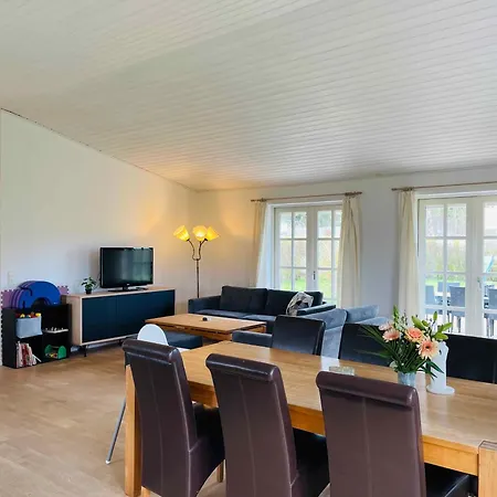 Lovely With Secluded Garden * Rødby