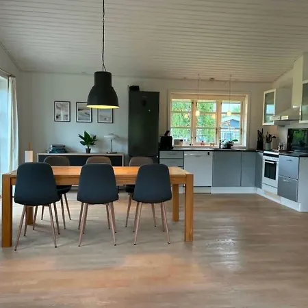 Lovely With Secluded Garden *