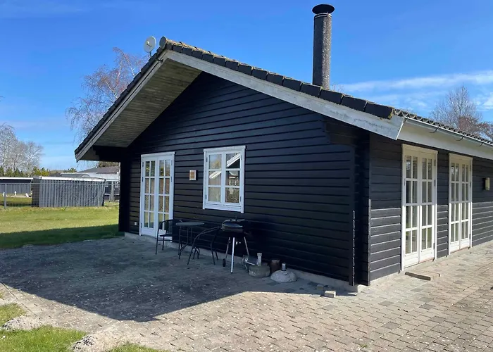 Holiday home Lovely With Secluded Garden