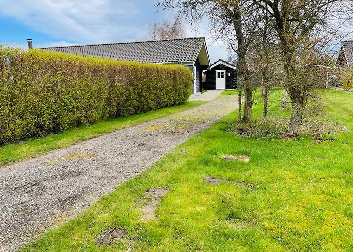 Lovely With Secluded Garden * Rødby