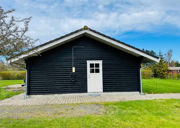 Lovely With Secluded Garden Holiday home