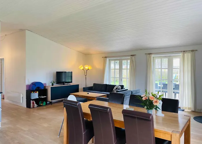 Lovely With Secluded Garden * Rodby