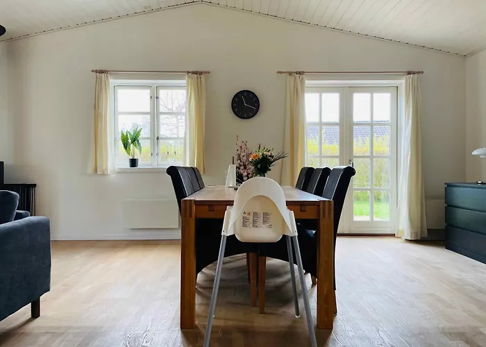 Holiday home Lovely With Secluded Garden